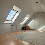 Penthouse Oberkassel - Private Floor, Terrace, Ac Apartment